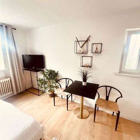 Ferienwohnung An Der Uniklinik Mit Eigener Kueche Und Renoviertem Badezimmer Homburg  Exterior photo