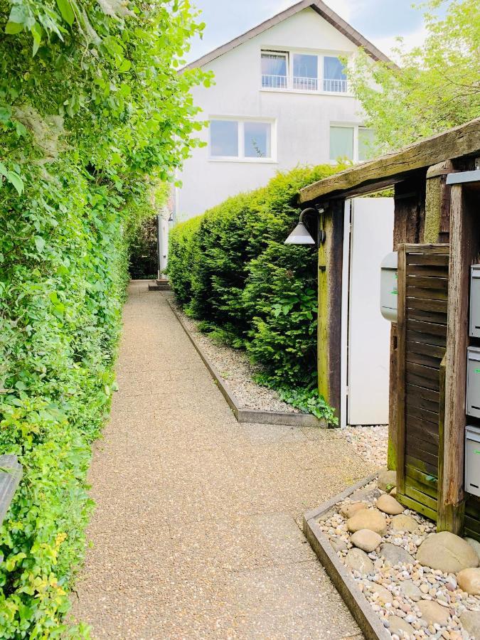 Ferienwohnung An Der Uniklinik Mit Eigener Kueche Und Renoviertem Badezimmer Homburg  Exterior photo