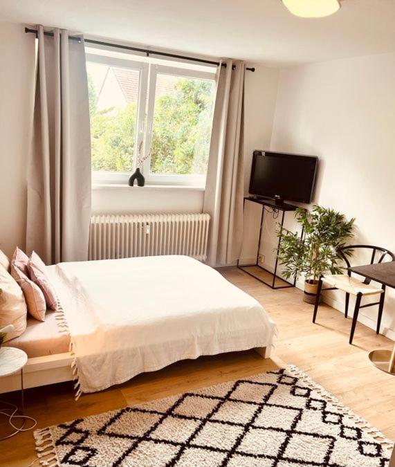 Ferienwohnung An Der Uniklinik Mit Eigener Kueche Und Renoviertem Badezimmer Homburg  Exterior photo