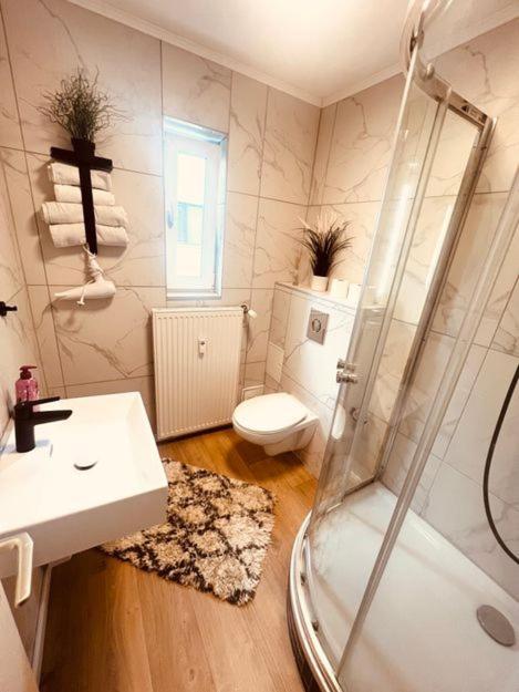 Ferienwohnung An Der Uniklinik Mit Eigener Kueche Und Renoviertem Badezimmer Homburg  Exterior photo