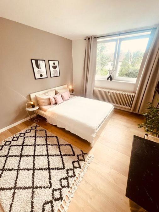 Ferienwohnung An Der Uniklinik Mit Eigener Kueche Und Renoviertem Badezimmer Homburg  Exterior photo